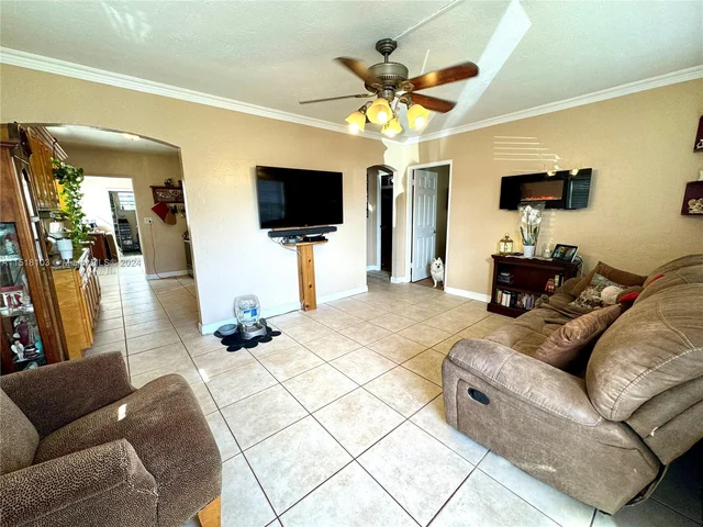 821 E 16th Pl, Hialeah FL 33010