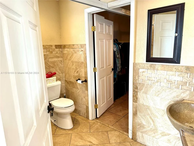 821 E 16th Pl, Hialeah FL 33010