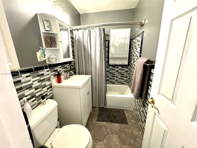 821 E 16th Pl, Hialeah FL 33010