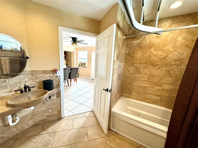 821 E 16th Pl, Hialeah FL 33010