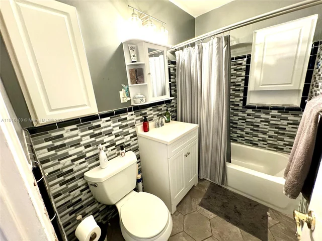 821 E 16th Pl, Hialeah FL 33010