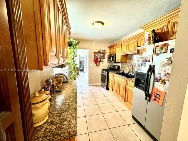 821 E 16th Pl, Hialeah FL 33010