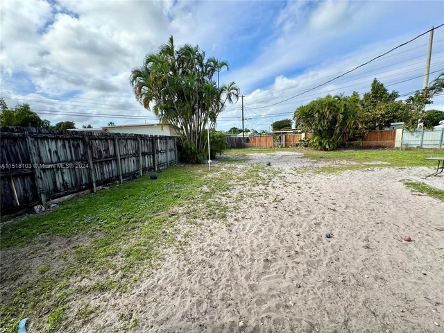 821 E 16th Pl, Hialeah FL 33010