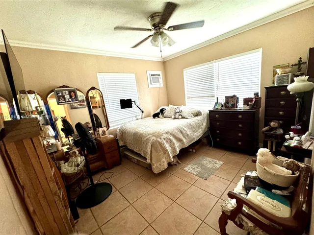 821 E 16th Pl, Hialeah FL 33010