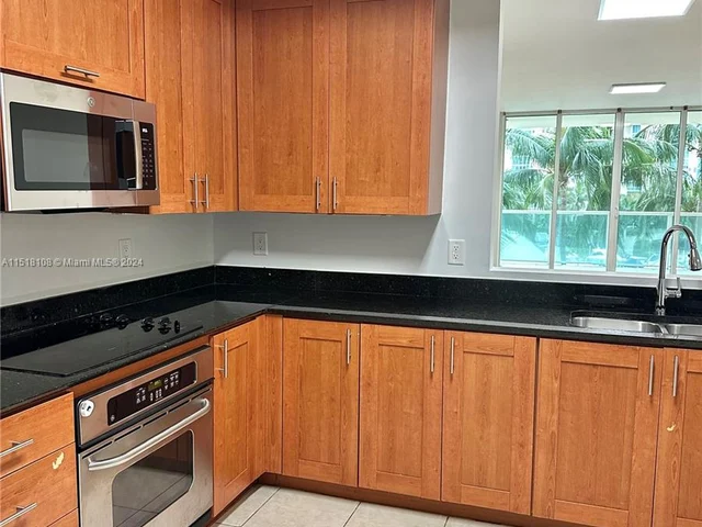 3340 NE 190th St # 502, Aventura FL 33180