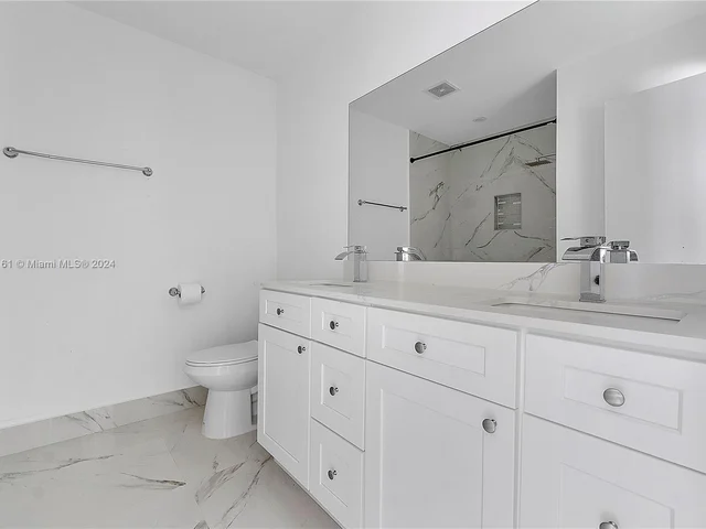 878 NW 81st Way, Plantation FL 33324