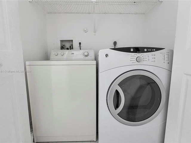 878 NW 81st Way, Plantation FL 33324