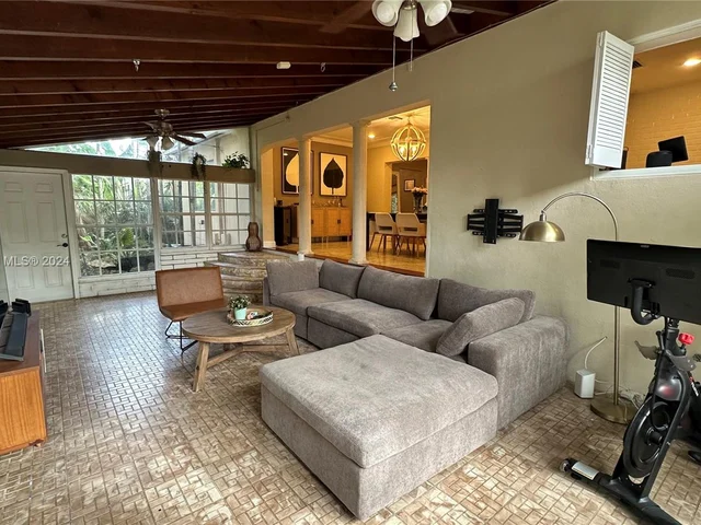 441 Sansovino Ave, Coral Gables FL 33146