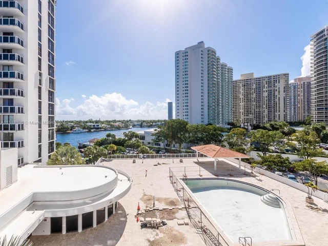 20505 E Country Club Dr # 634, Aventura FL 33180