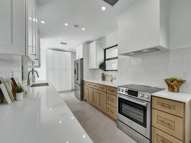 1466 NE 55th St, Fort Lauderdale FL 33334