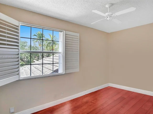 1602 Coronado Rd # 33, Weston FL 33327