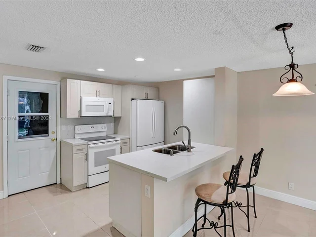 1602 Coronado Rd # 33, Weston FL 33327