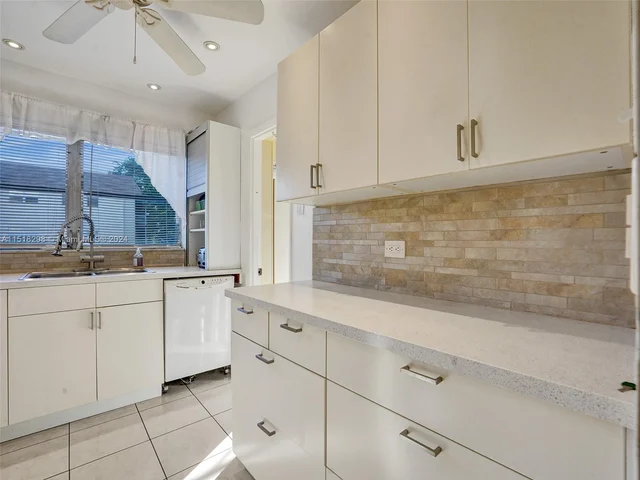 4047 NW 16th St # 206, Lauderhill FL 33313