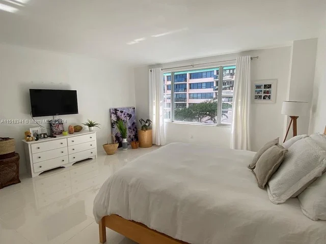 5255 Collins Ave # 3C, Miami Beach FL 33140