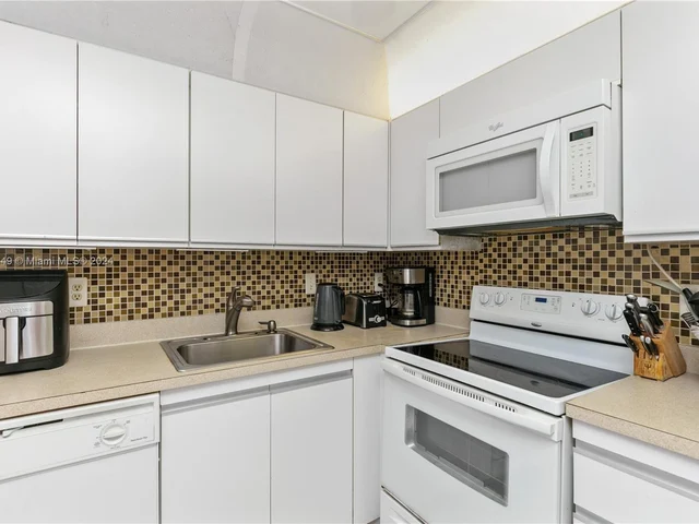 2401 S Ocean Dr # 1106, Hollywood FL 33019