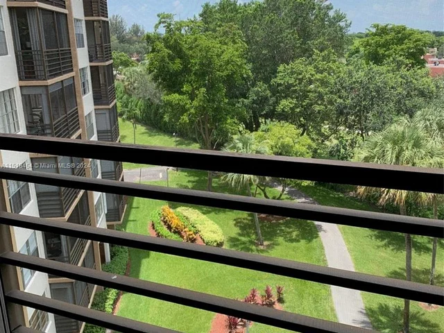 1400 Saint Charles # 820, Pembroke Pines FL 33026