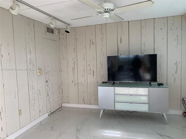 1400 Saint Charles # 820, Pembroke Pines FL 33026