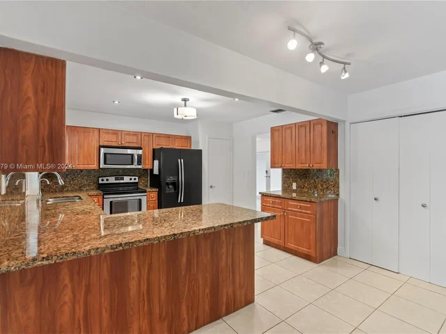 10337 SW 118th St, Miami FL 33176