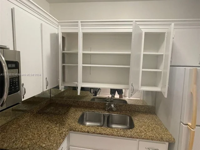 1600 NE 114th St # 302, Miami FL 33181