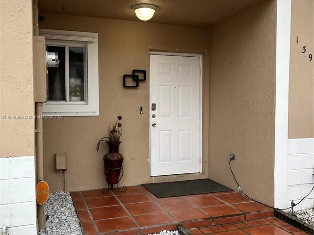 13916 SW 172nd Ln # 13916, Miami FL 33177