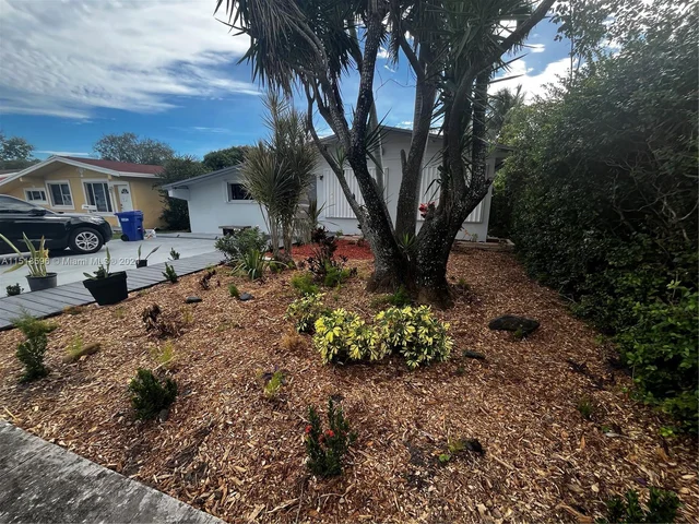 1230 NE 155th St, North Miami Beach FL 33162