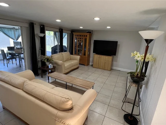 2206 SW 13th St, Fort Lauderdale FL 33312