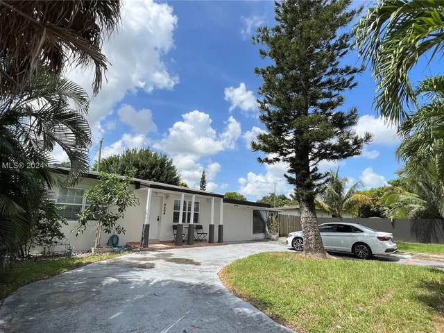 2206 SW 13th St, Fort Lauderdale FL 33312