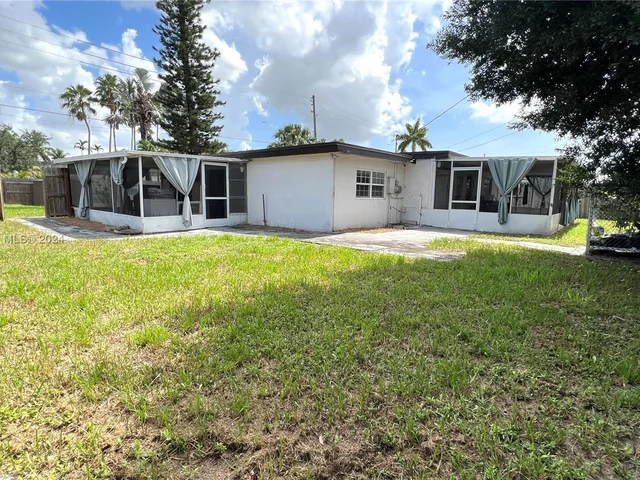 2206 SW 13th St, Fort Lauderdale FL 33312