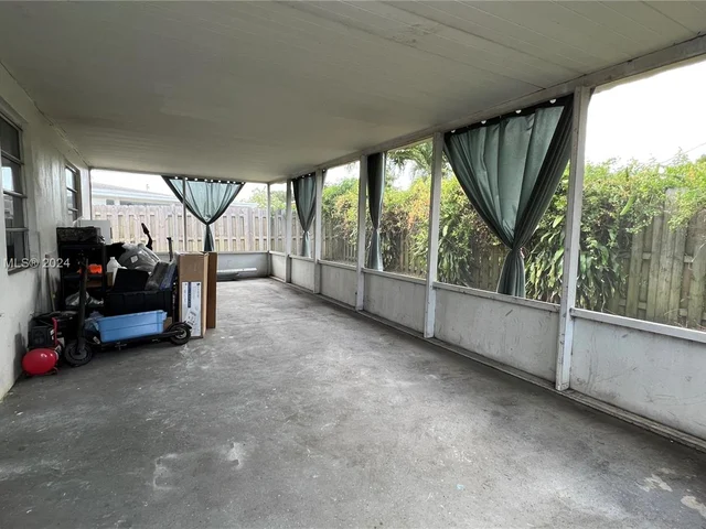 2206 SW 13th St, Fort Lauderdale FL 33312