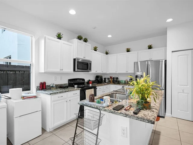 4173 NE 20th St, Homestead FL 33033