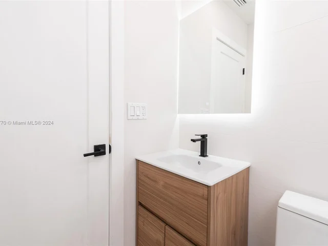 1900 SW 18th Ave, Miami FL 33145