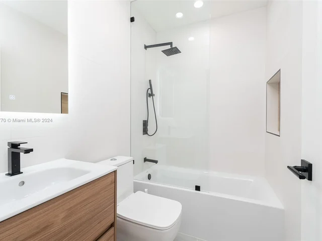 1900 SW 18th Ave, Miami FL 33145