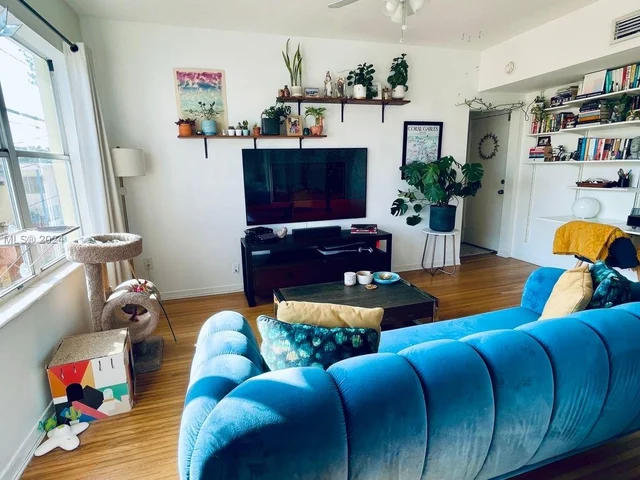 1061 Euclid Ave # 205, Miami Beach FL 33139