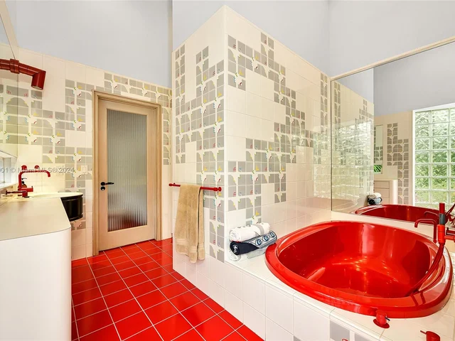 4994 Hammock Lake Dr, Coral Gables FL 33156