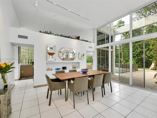 4994 Hammock Lake Dr, Coral Gables FL 33156