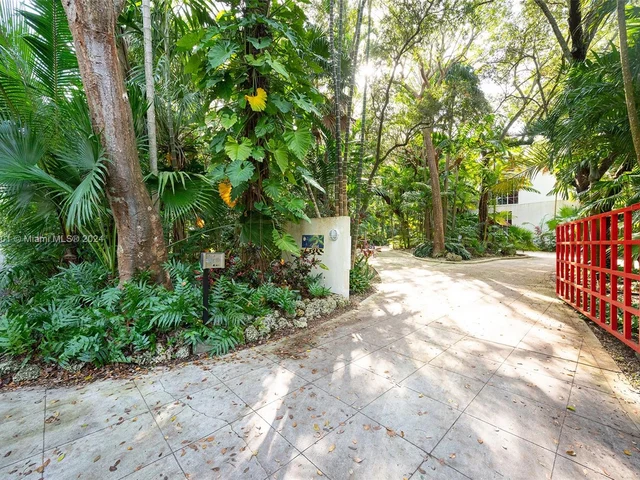 4994 Hammock Lake Dr, Coral Gables FL 33156