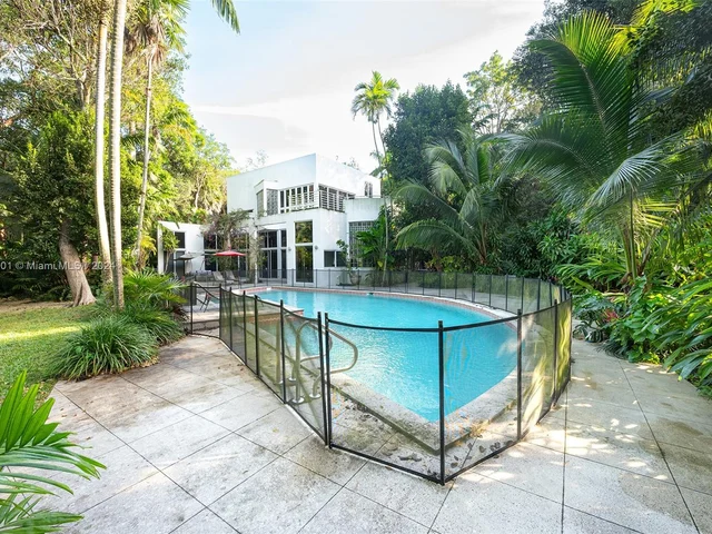 4994 Hammock Lake Dr, Coral Gables FL 33156