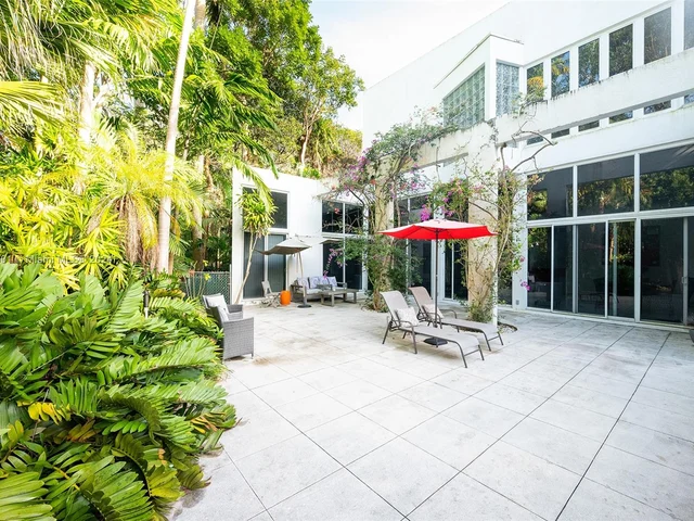 4994 Hammock Lake Dr, Coral Gables FL 33156