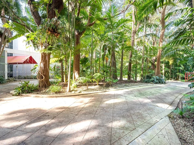 4994 Hammock Lake Dr, Coral Gables FL 33156