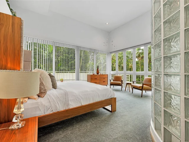 4994 Hammock Lake Dr, Coral Gables FL 33156