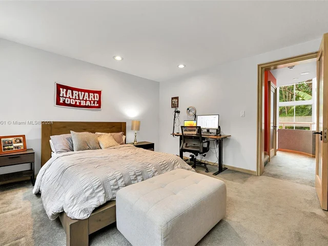 4994 Hammock Lake Dr, Coral Gables FL 33156