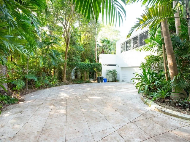 4994 Hammock Lake Dr, Coral Gables FL 33156