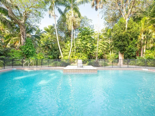 4994 Hammock Lake Dr, Coral Gables FL 33156