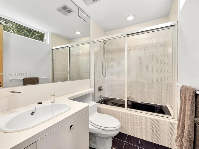 4994 Hammock Lake Dr, Coral Gables FL 33156