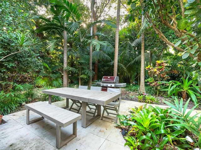 4994 Hammock Lake Dr, Coral Gables FL 33156