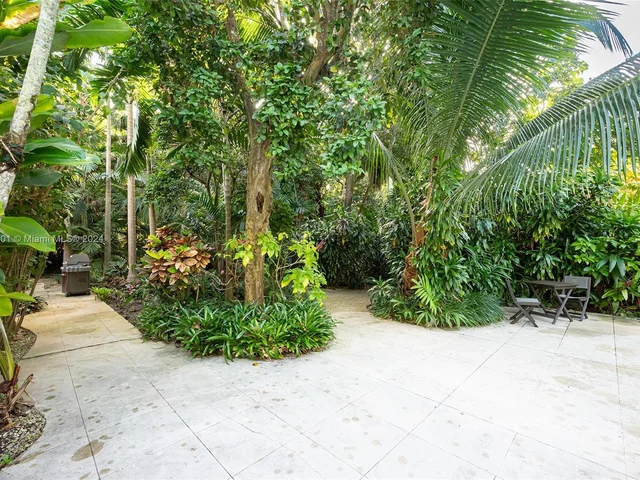 4994 Hammock Lake Dr, Coral Gables FL 33156