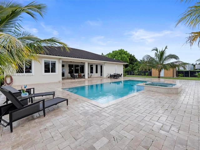 21500 SW 232nd St, Homestead FL 33031