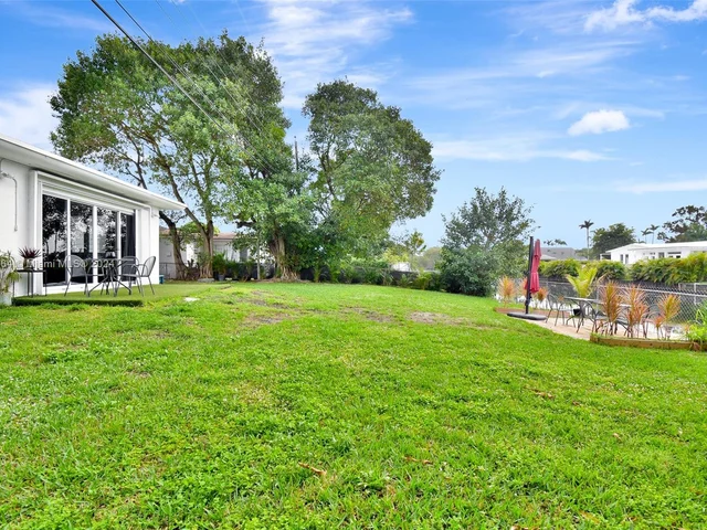 930 Little River Dr, Miami FL 33150