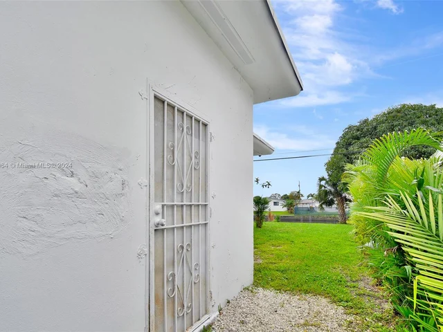 930 Little River Dr, Miami FL 33150