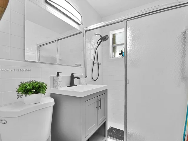 930 Little River Dr, Miami FL 33150